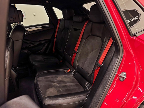 Porsche Macan S 6 of 8