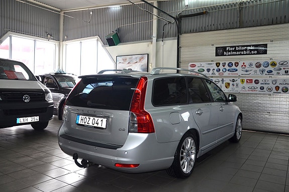 Volvo V50 2 of 5