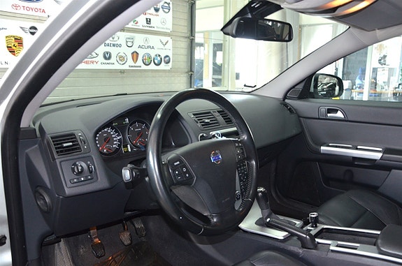 Volvo V50 4 of 5