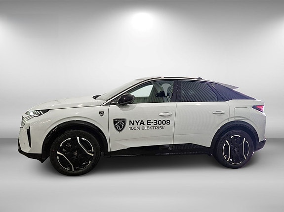 Peugeot e-3008 2 of 5