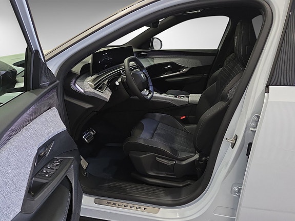 Peugeot e-3008 4 of 5