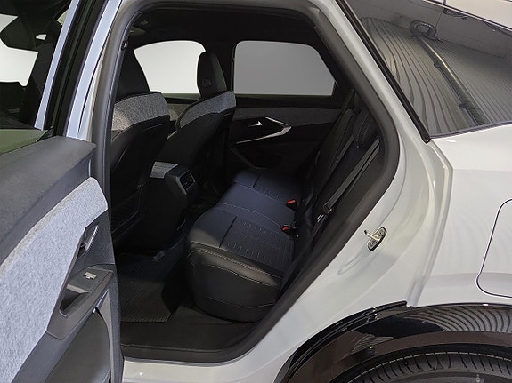 Peugeot e-3008 5 of 5
