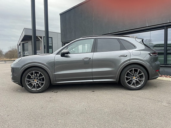 Porsche Cayenne 2 of 5