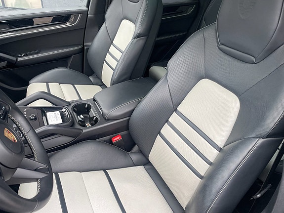 Porsche Cayenne 9 of 10