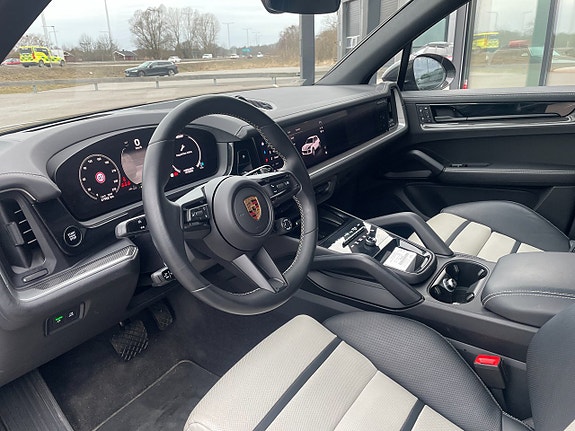 Porsche Cayenne 8 of 10