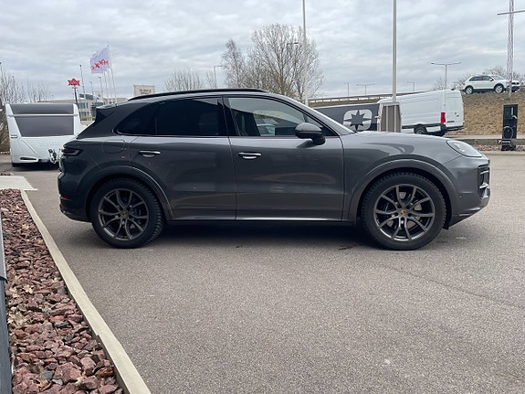 Porsche Cayenne 5 of 5