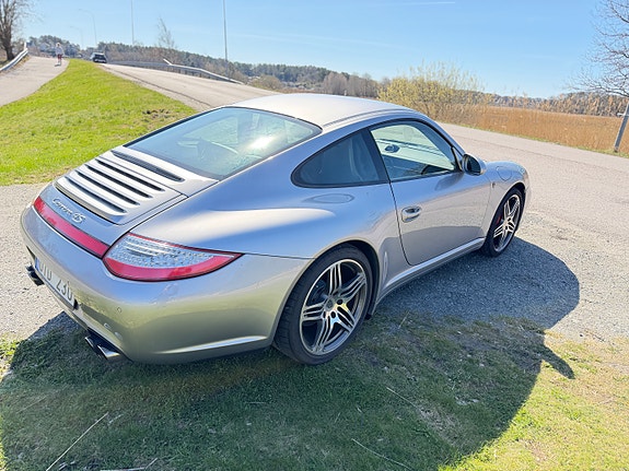 Porsche 911 Carrera 4S 4 of 5