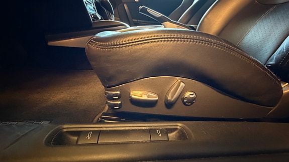 Porsche 911 Carrera 4S 9 of 13