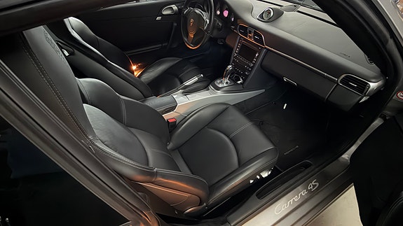 Porsche 911 Carrera 4S 11 of 13
