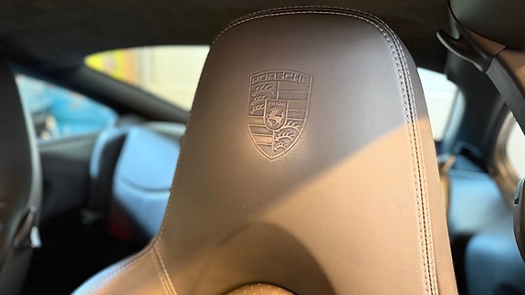 Porsche 911 Carrera 4S 13 of 13
