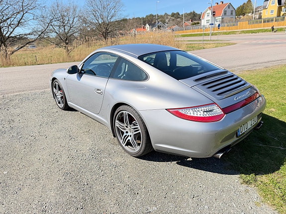 Porsche 911 Carrera 4S 3 of 5