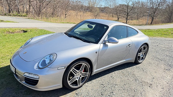 Porsche 911 Carrera 4S 2 of 5