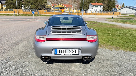 Porsche 911 Carrera 4S 5 of 5
