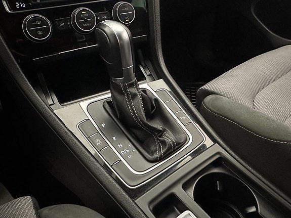 Volkswagen Golf VII 21 of 29