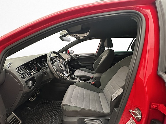 Volkswagen Golf VII 10 of 29