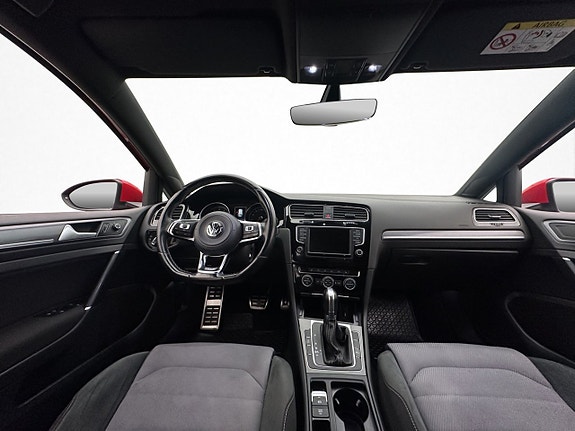 Volkswagen Golf VII 11 of 29