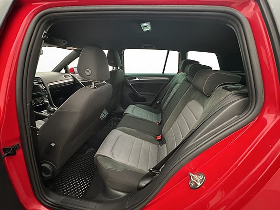 Volkswagen Golf VII 24 of 29