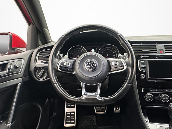Volkswagen Golf VII 12 of 29