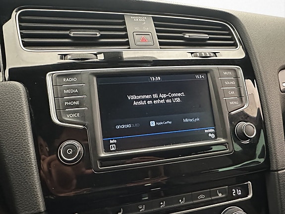 Volkswagen Golf VII 18 of 29