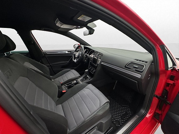 Volkswagen Golf VII 22 of 29