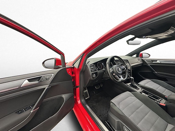 Volkswagen Golf VII 9 of 29