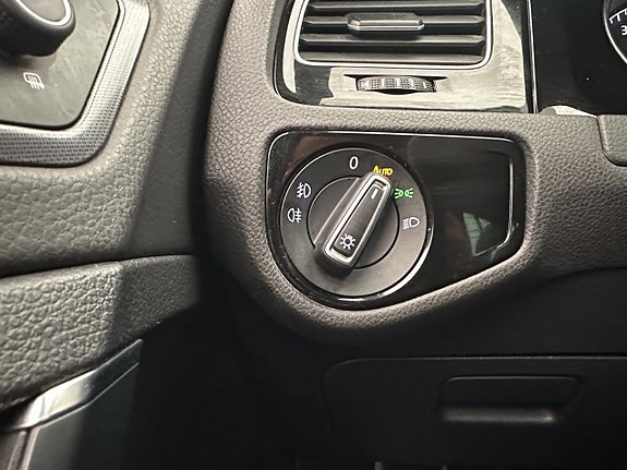 Volkswagen Golf VII 13 of 29