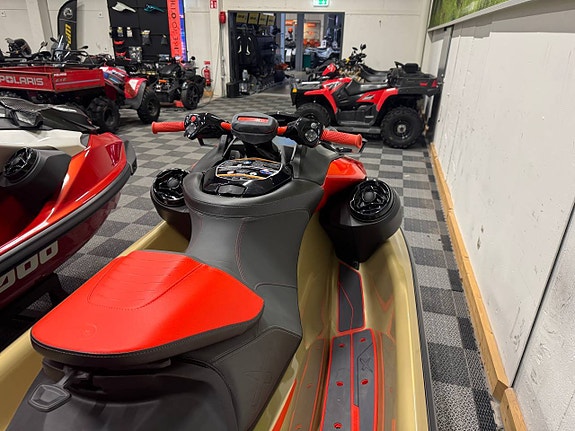 Sea Doo RXP-X Tech Package 325 -25  inkl trailer 6 of 7