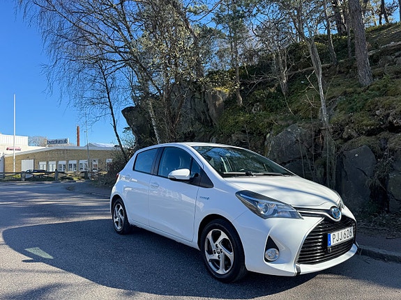 Toyota Yaris 2 of 5