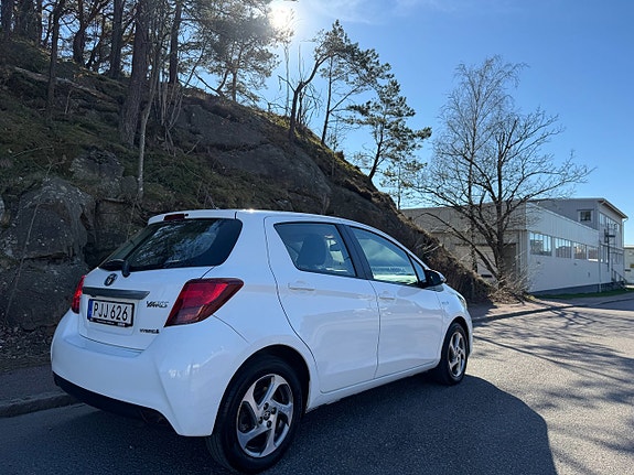 Toyota Yaris 4 of 5