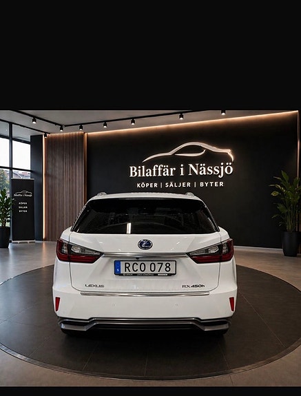Lexus RX450h 10 of 12