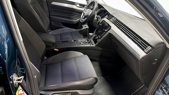 Volkswagen Passat Alltrack 3 of 5
