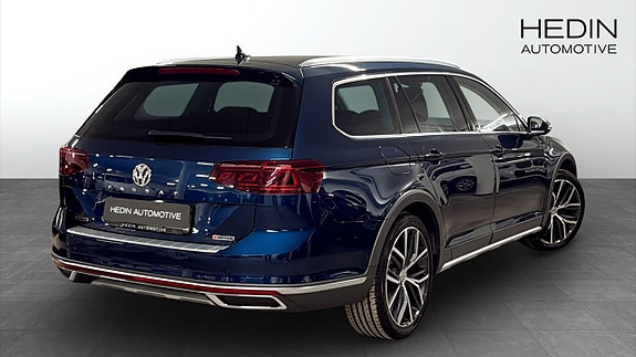 Volkswagen Passat Alltrack 2 of 5