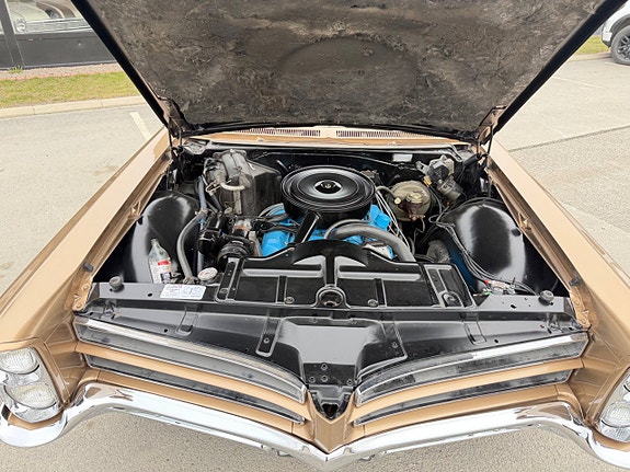 Pontiac Bonneville 16 of 17