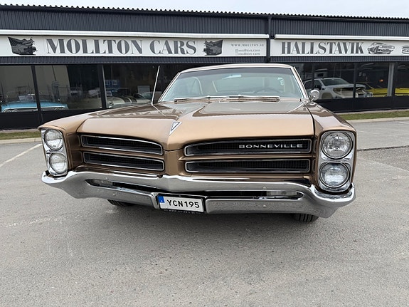 Pontiac Bonneville 2 of 17