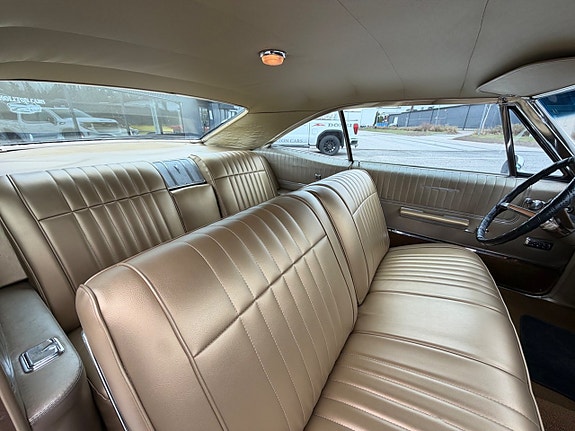 Pontiac Bonneville 14 of 17