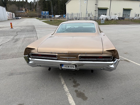 Pontiac Bonneville 6 of 17