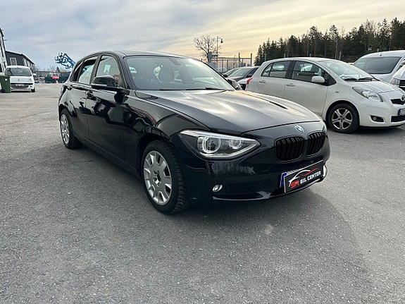 BMW 116i 2 of 5