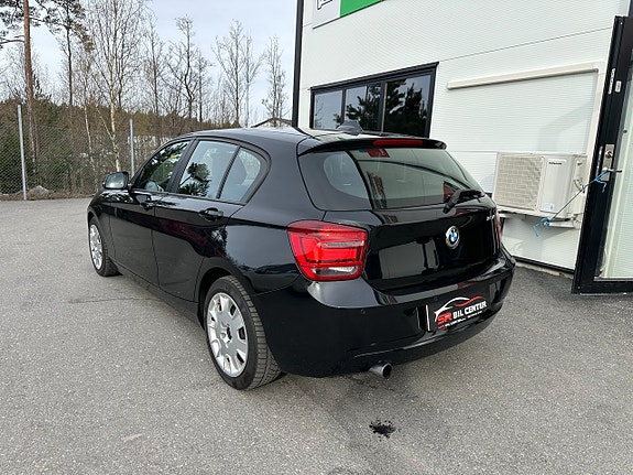 BMW 116i 4 of 5
