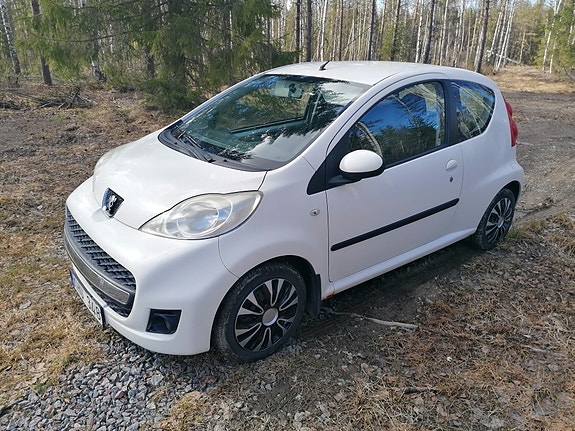 Peugeot 107 2 of 5