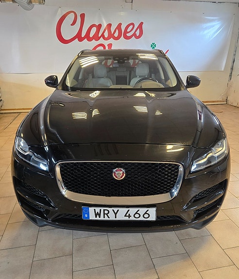 Jaguar F-PACE 2 of 5