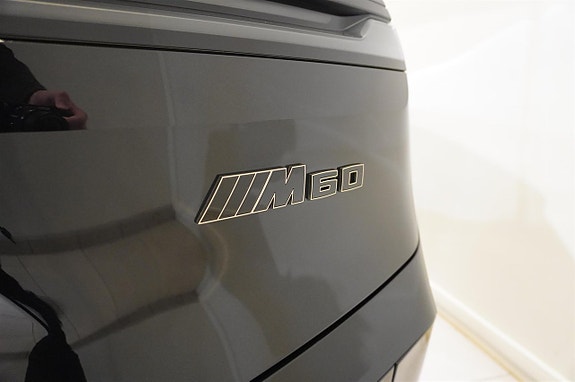 BMW iX 8 of 24
