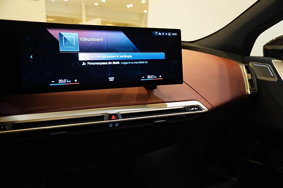 BMW iX 18 of 24