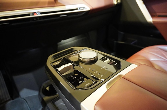 BMW iX 16 of 24
