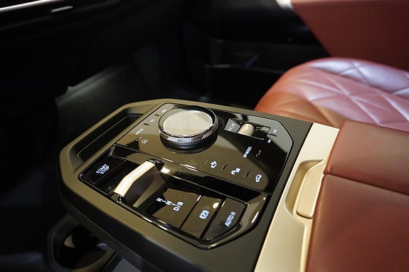BMW iX 19 of 24