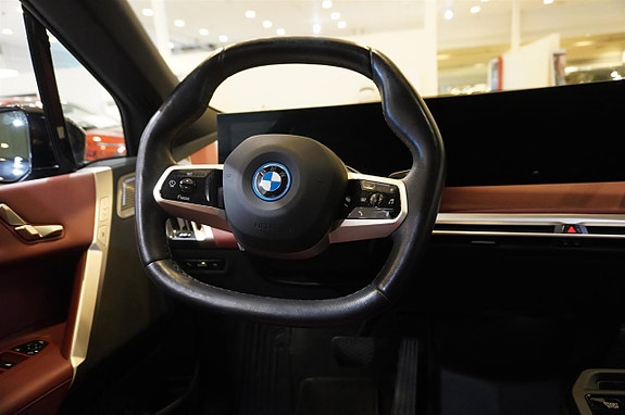 BMW iX 15 of 24