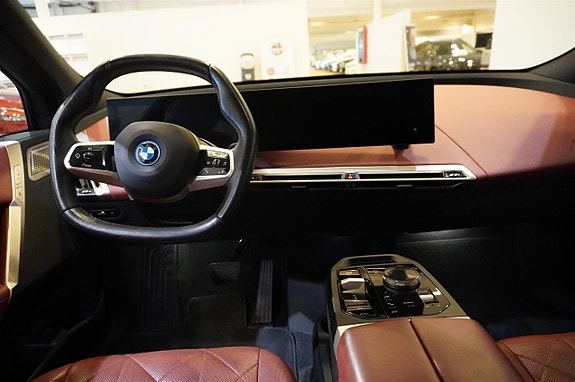 BMW iX 14 of 24