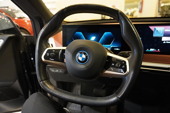 BMW iX 20 of 24