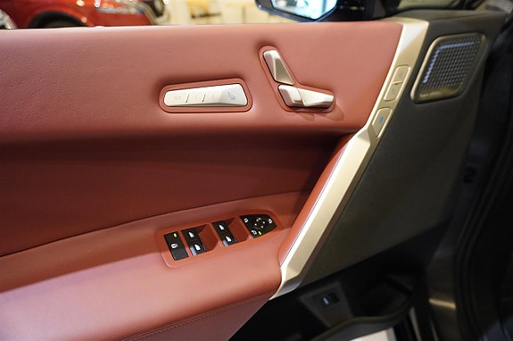 BMW iX 17 of 24