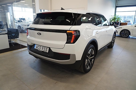 Ford Explorer 4 of 5