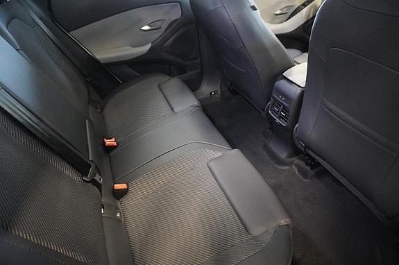 Ford Explorer 12 of 17